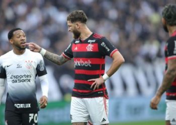 Flamengo segura empate com um a menos, elimina Corinthians e vai à final da Copa do Brasil