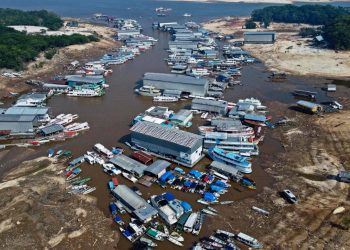 Rio Negro atinge maior seca da história