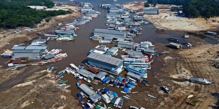 Rio Negro atinge maior seca da história