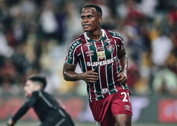Fluminense vence o Flamengo e sobe na tabela do Brasileirão