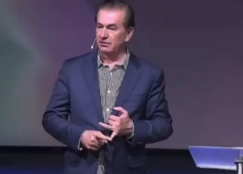 Pastor associa crianças autistas a ‘espírito maligno’ durante culto