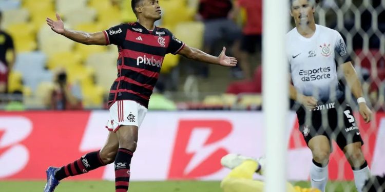Flamengo vence Corinthians e larga na frente por vaga na final da Copa do Brasil