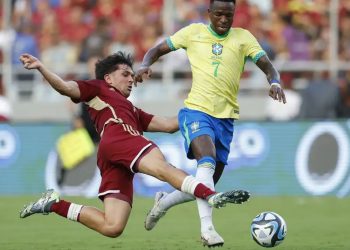 Brasil dá bons sinais, mas empata com Venezuela após Vini perder pênalti