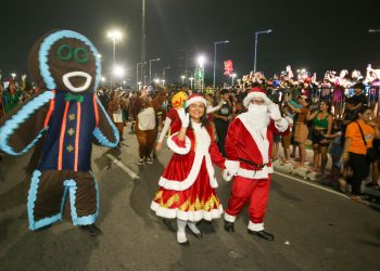 Mais de 10 mil pessoas prestigiam a primeira Parada Natalina de 2024
