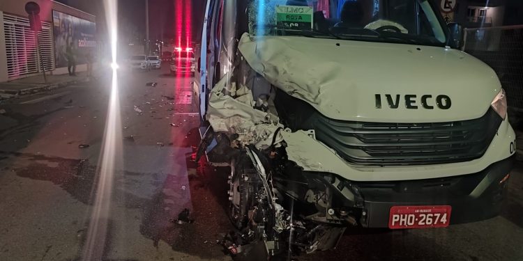 Motociclista é arremessado e m0rr3 após colisão com micro-ônibus no Santo Agostinho