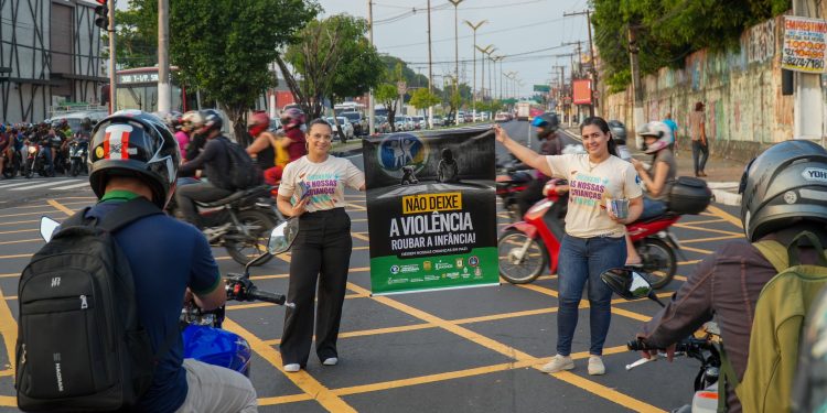 Ação do Núcleo de Proteção à Criança leva conscientização aos sinais de trânsito em Manaus
