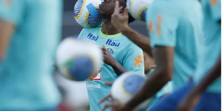 Em último jogo, Brasil encara Uruguai e busca chegar na segunda posição das Eliminatórias