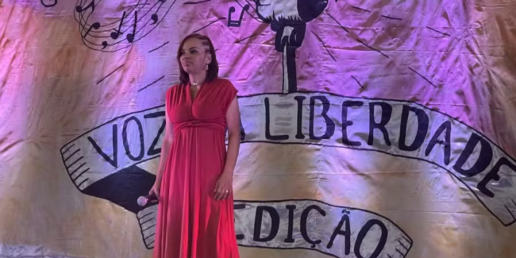 “The Voice da prisão”: Flordelis perde concurso musical na cadeia; veja vídeo