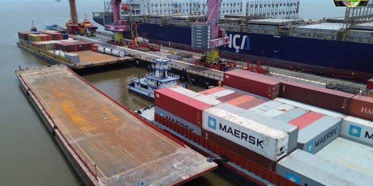 Flutuante Provisório do Grupo Chibatão, em Itacoatiara