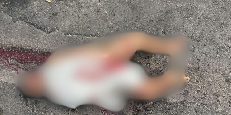 Corpo de homem nu é encontrado com oito tiros em rua do Santo Agostinho