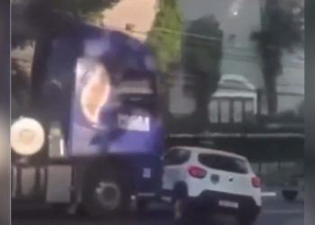 Vídeo: Caminhão de empresa de gás arrasta carro na Praça 14