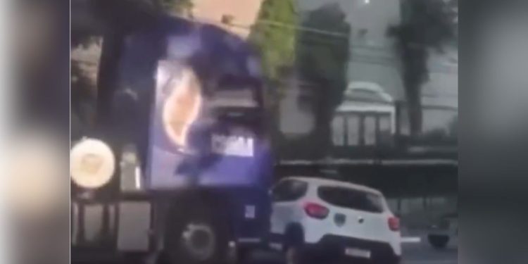 Vídeo: Caminhão de empresa de gás arrasta carro na Praça 14