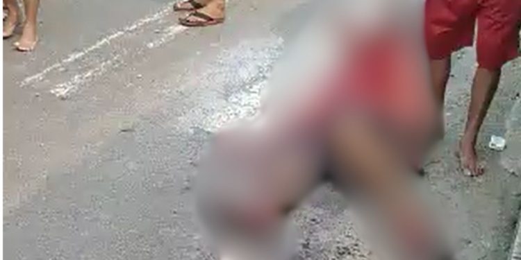 Vídeo forte: homem leva tiro e agoniza em rua de Maués