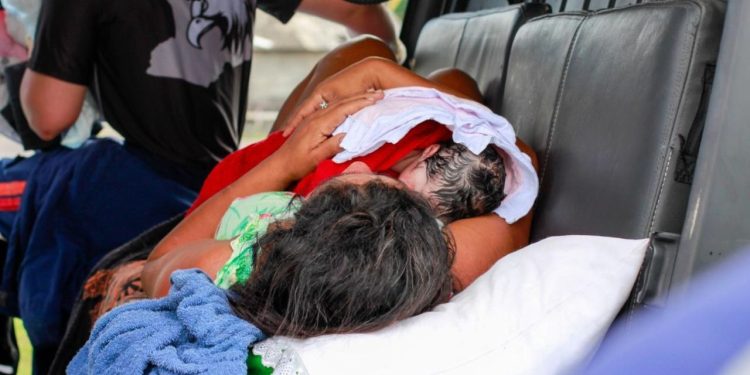 Parto emergencial: Bebê nasce dentro de helicóptero em Manaus