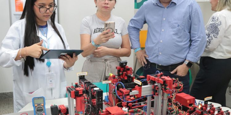 Estudantes de Manaus exibem projetos científicos no SESI Clube do Trabalhador
