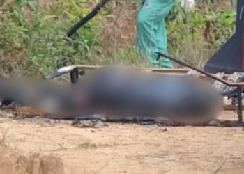 Populares encontram corpo carbonizado em ramal no Tarumã