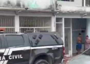 Ex-marido encontra mulher morta dentro de apartamento no Crespo