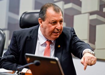 Omar Aziz perdeu a paciência com a rede francesa de supermercados Carrefour, que ensaiou um boicote à carne latino-americana