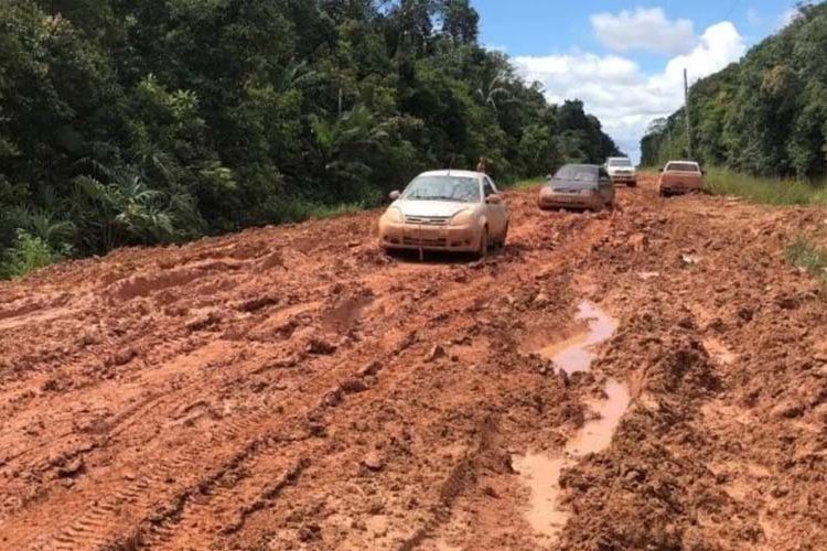 A BR-319 será totalmente asfaltada, uma demanda da população amazonense e do Norte há mais de 30 anos. Lula garantiu ontem