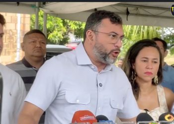 Wilson Lima entrega títulos de propriedade no Residencial Gilberto Mestrinho, totalizando 17 mil imóveis regularizados