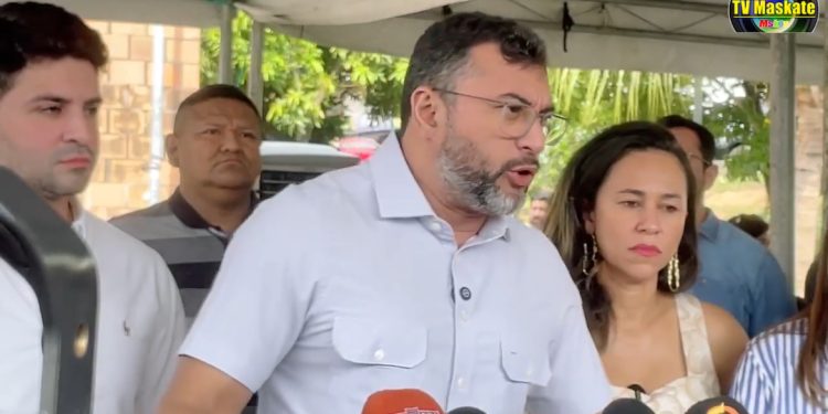 Wilson Lima entrega títulos de propriedade no Residencial Gilberto Mestrinho, totalizando 17 mil imóveis regularizados