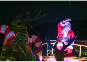 Parada Natalina na Ponta Negra traz magia com carros alegóricos e fanfarra nesta quarta-feira (20)