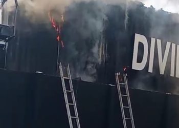 Incêndio atinge casa de show no Parque Dez em Manaus