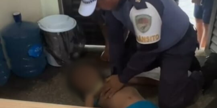 Vídeo: PM salva vida de criança de 9 anos que se afogou em Manaus