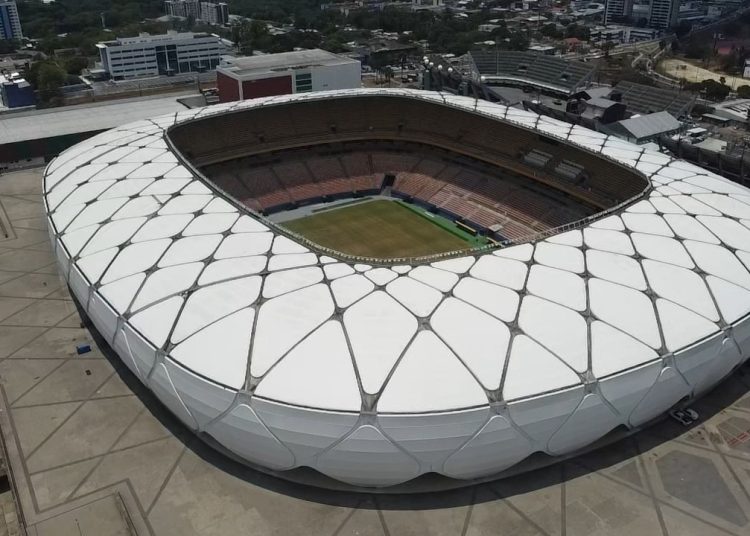 Equipe da Fifa faz vistoria em estádios de Manaus para a Copa do Mundo Feminina de 2027