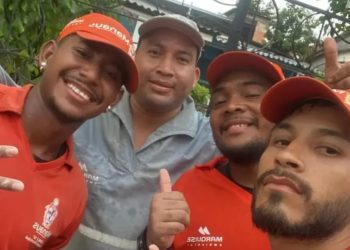 Garis de Manaus encontram R$ 7 mil que foi jogado no lixo por engano e devolvem a empresária