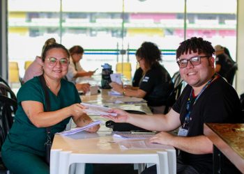 Grupo de 205 pessoas recebeu o telefone celular de volta em Manaus