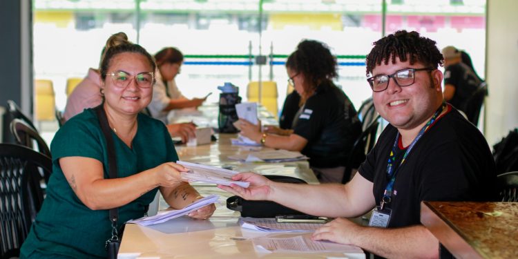Grupo de 205 pessoas recebeu o telefone celular de volta em Manaus