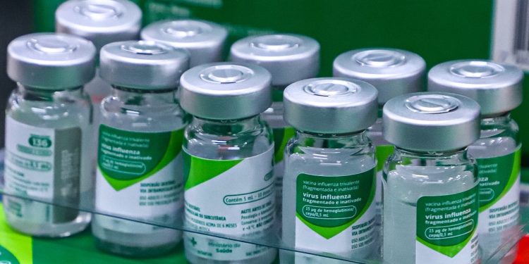 Vacinação contra influenza é ampliada para toda a população em Manaus