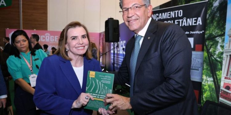 Dama de Ferro prestigia Coletânea de 35 anos do STJ