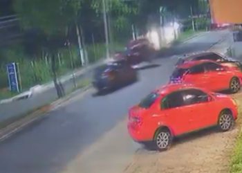 Motorista deixa homem ferido após dirigir bêbado e colidir contra o poste em Manaus