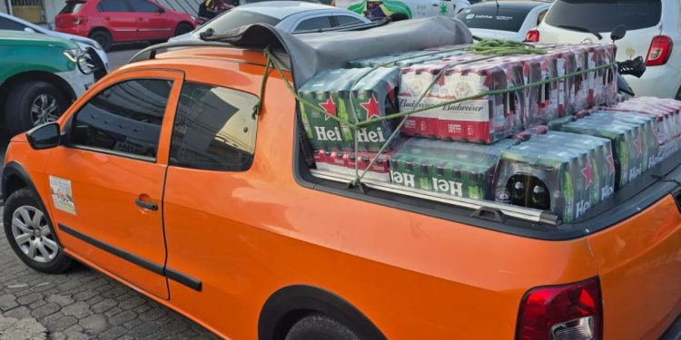 Funcionários de supermercados são presos após roubarem R$ 4 mil em cervejas