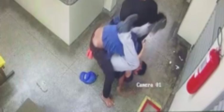 Funcionário de UBS reage a assalto e dá golpe de jiu-jitsu em bandido em Manaus