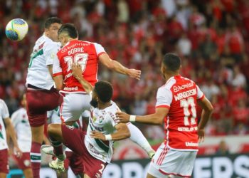 Internacional vence, dorme no G-4 e mantém Fluminense sob ameaça de queda no Brasileirão
