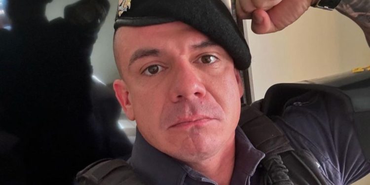 Capitão da PM investigado por praticar 'rachadinha' no Amazonas se entrega à polícia