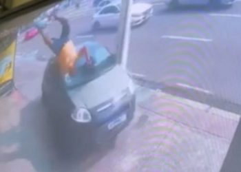 Motorista desmaia e atropela pedestre na avenida Djalma Batista