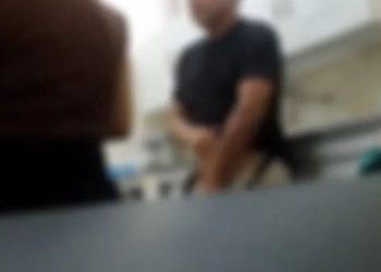 Vídeo mostra médico tirando a calça e falando para paciente tocar no seu 'bilau' no interior do Amazonas