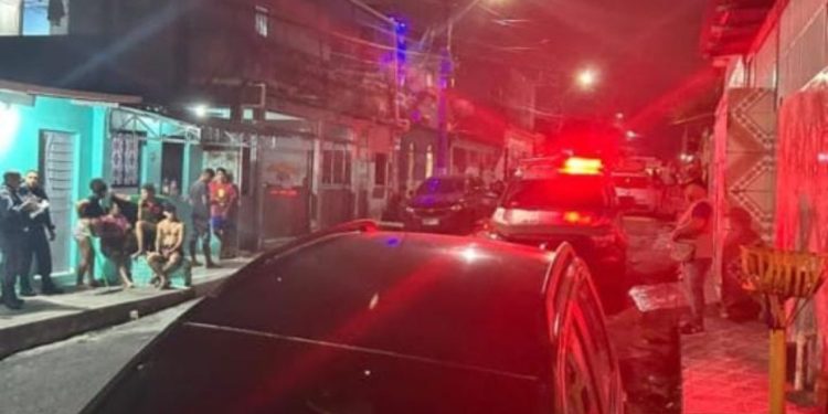 'Baratinha' corre de pistoleiros e morre dentro de casa no Novo Aleixo