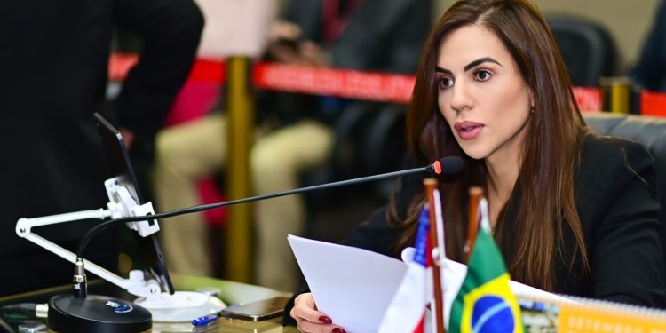 Aprovado PL de Débora Menezes que cria cadastro de pedófilos no Amazonas