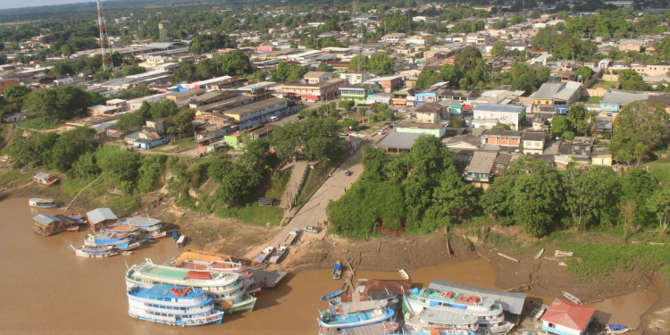 Avião de pequeno porte em comunidade do município de Manicoré