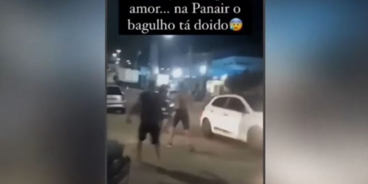 Valentões brigam com terçados em frente à Feira da Panair