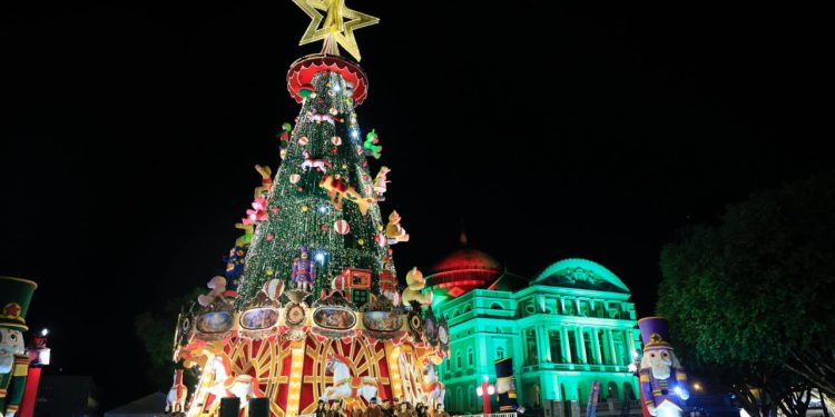 O Mundo Encantado do Natal marca o último dia de apresentações no Largo de São Sebastião