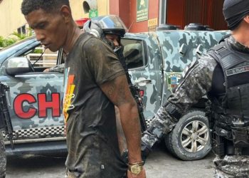 Vídeo mostra assaltante de loja do Shopping Manauara sendo preso pela Rocam