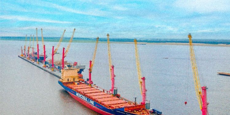 Porto Chibatão já movimentou mais de 8,1 mil contêineres desde a volta de atracações de navios