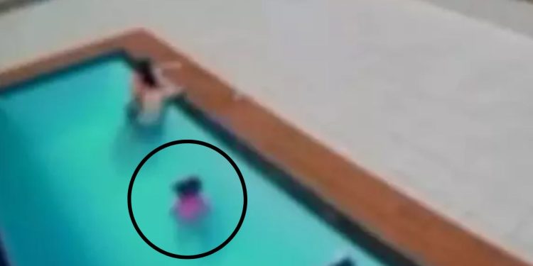 Vídeo mostra criança de 7 anos se afogando em piscina durante confraternização; ela morreu