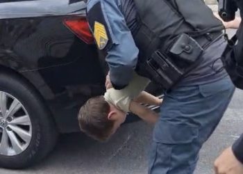 Policiais militares salvam bebê de 1 ano que havia se engasgado com comida em Manaus